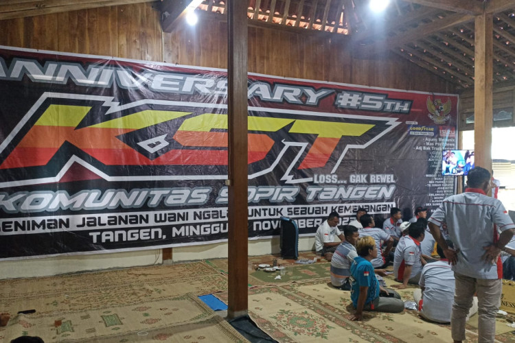 KOMUNITAS SOPIR TANGEN